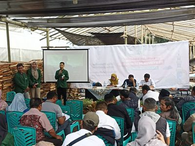 PELATIHAN PEMBUATAN PEMBENAH TANAH PLUS-PLUS